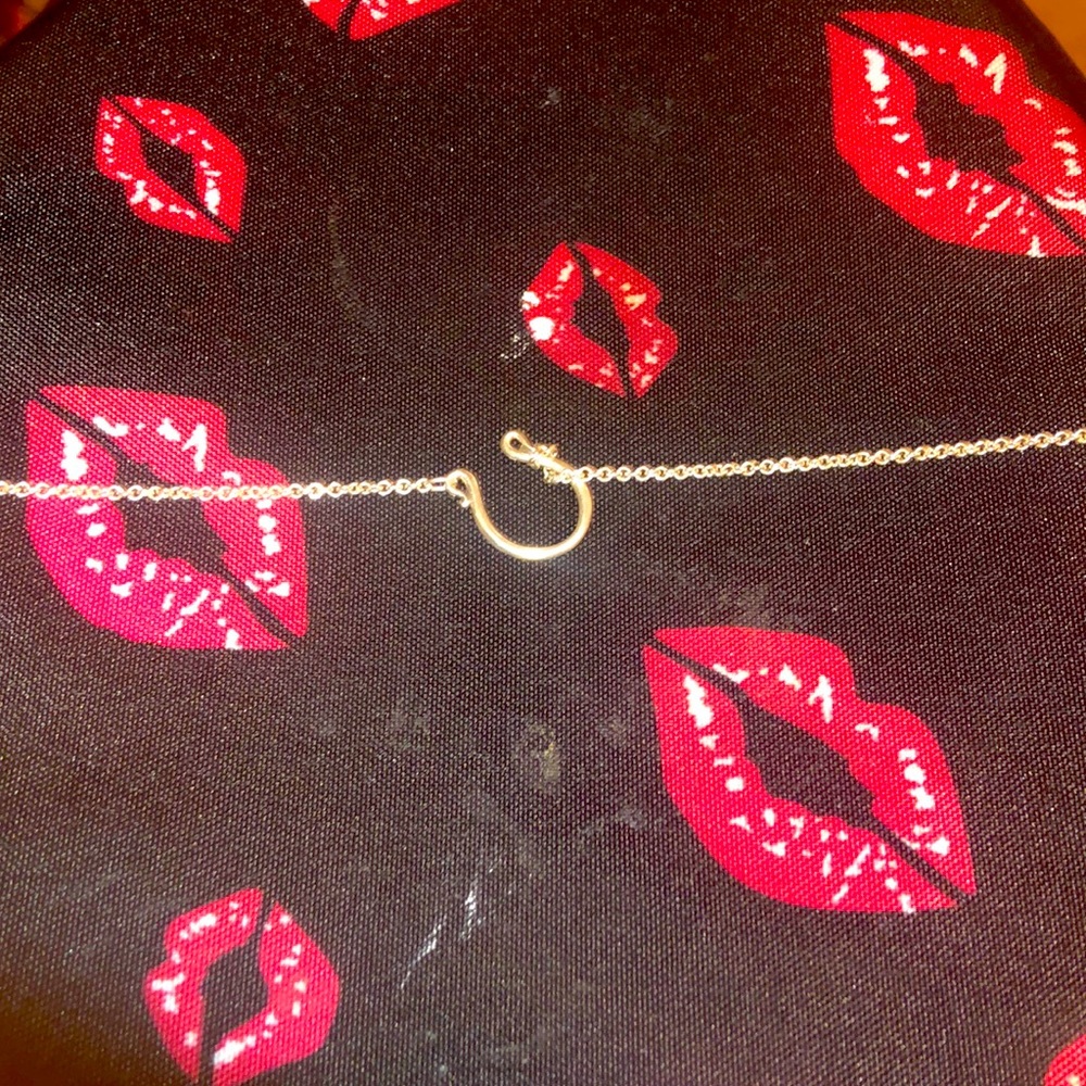 This is an amour necklace it is one size fits all it is really beautiful